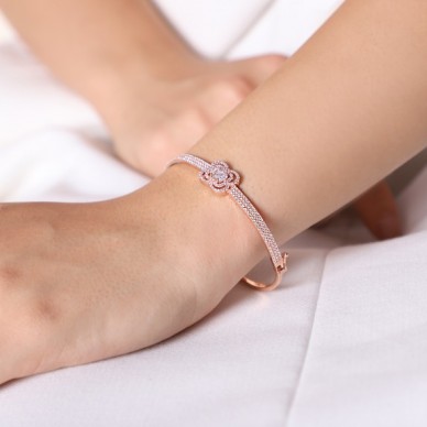 Çiçek Motifli Baget 14K Altın Kelepçe