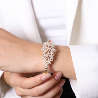 Sergüzeşt 14K Altın Kelepçe